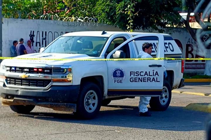 Abandonan un ejecutado en la plaza de Zumpimito; le dejaron narcomensaje