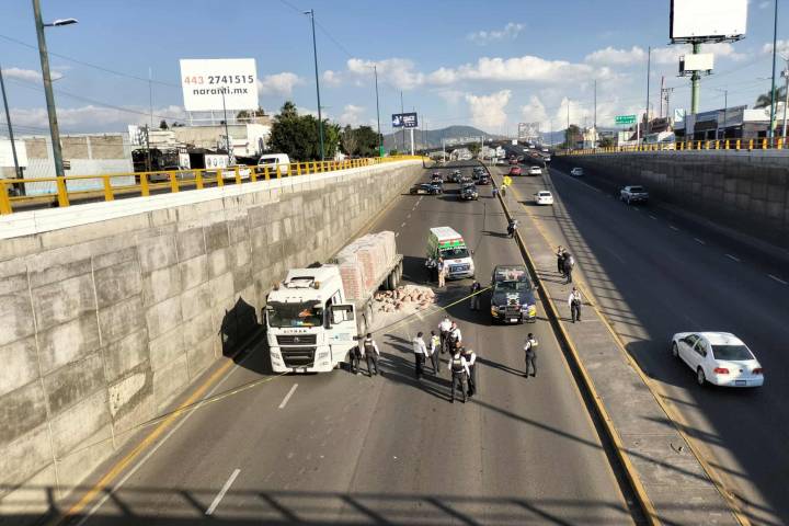 Peatón muere arrollado por tractocamión en el Libramiento Norte de Morelia