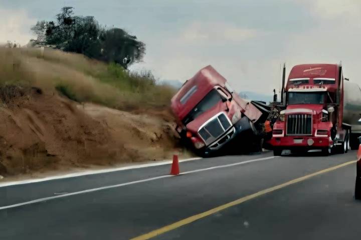 Pipa que trasladaba amoniaco se accidenta en la autopista Pátzcuaro – Copándaro