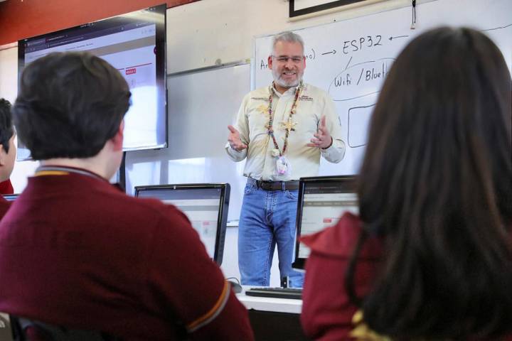 Impulsa Michoacán talento digital a través de formación especializada en Inteligencia Artificial: Bedolla 