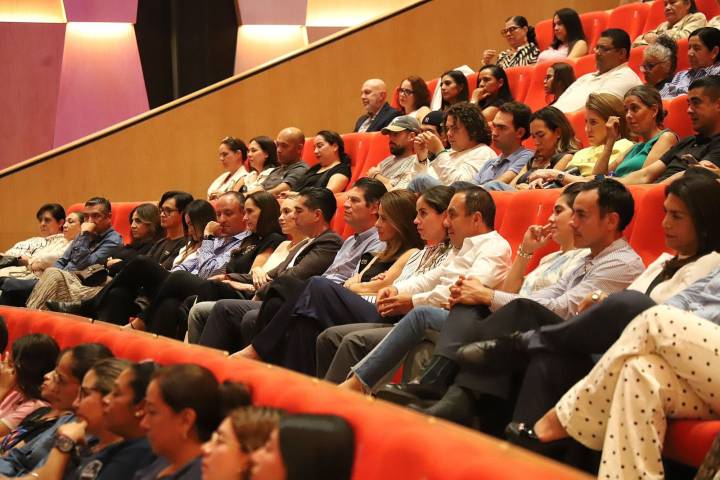 Gran recepción a conferencias sobre prevención y valores familiares, del DIF Morelia